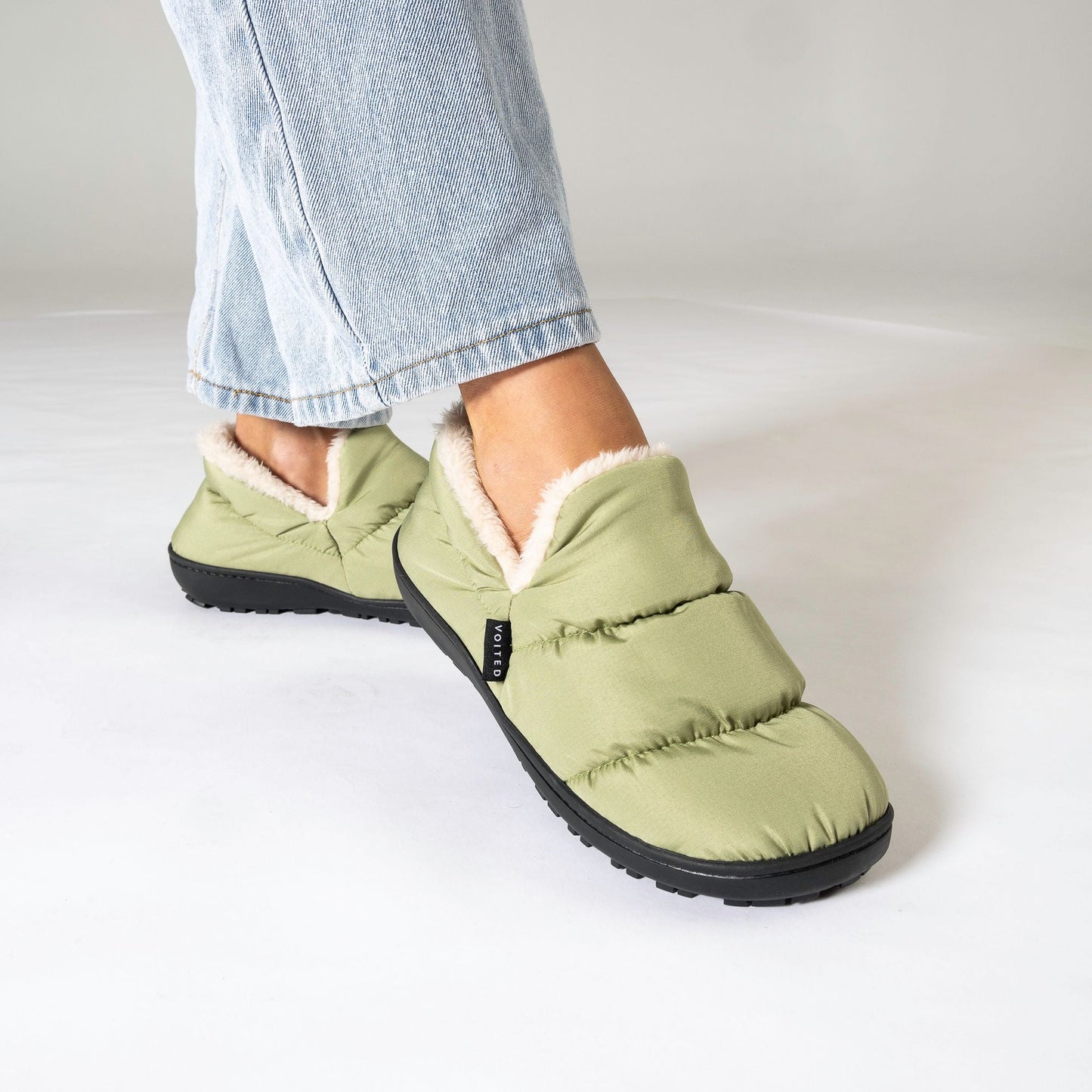 Zapatillas VOITED CloudTouch® Forradas de Felpa - Calzado Ultra-Ligero para Interior/Exterior de Camping en Verde Oliva