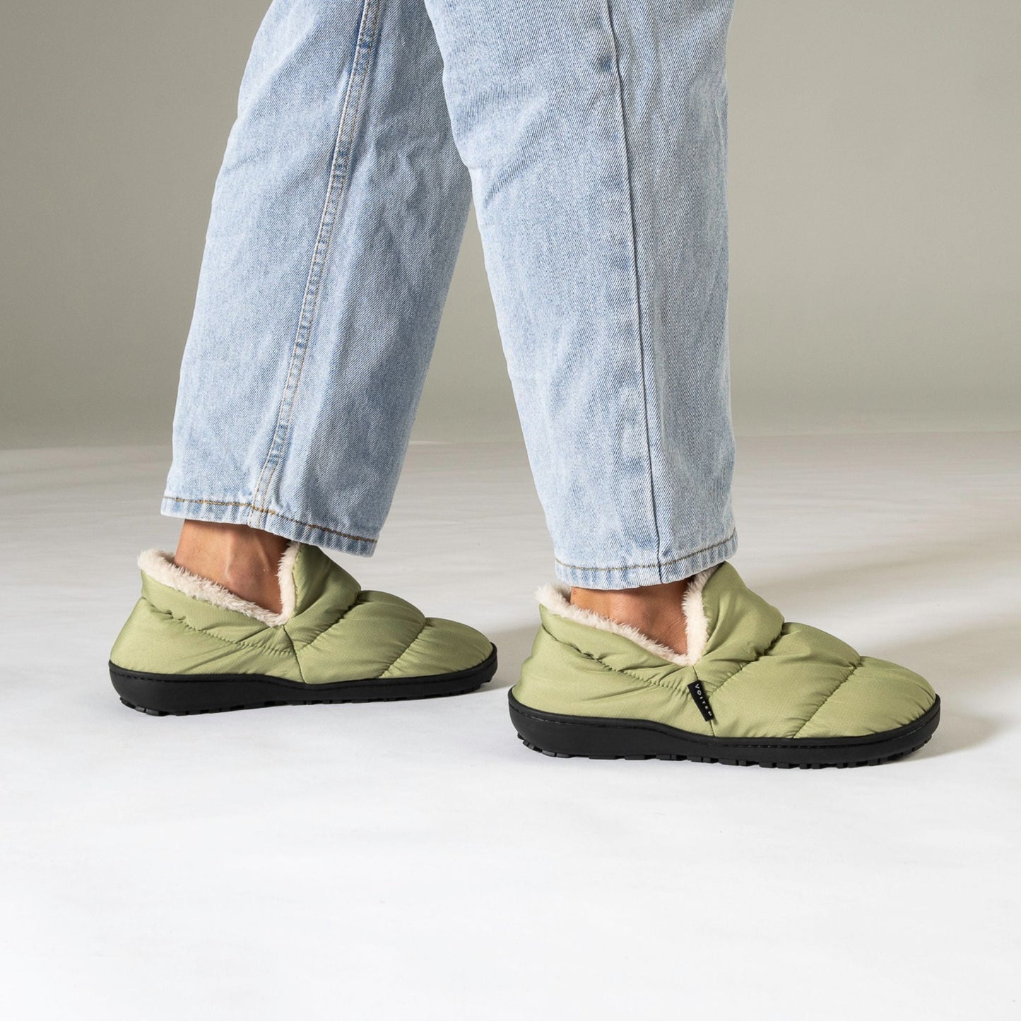 Zapatillas VOITED CloudTouch® Forradas de Felpa - Calzado Ultra-Ligero para Interior/Exterior de Camping en Verde Oliva